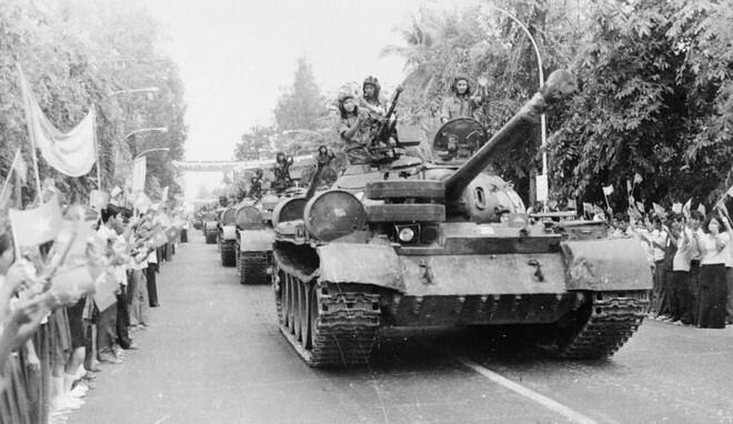 Ba nước Đông Dương tiến hành kháng chiến chống Mĩ từ năm 1954 đến năm 1975.