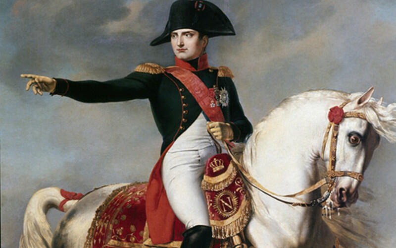Napoleon Bonaparte là người đã chuyển đổi chế độ cộng hòa sang quân chủ chuyên chế ở Pháp