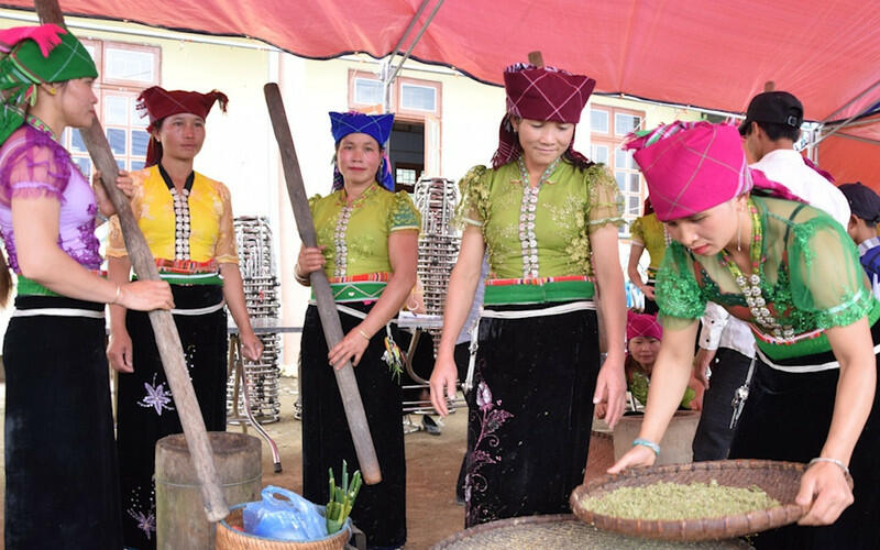 Ở Việt Nam, các lễ hội của dân tộc thiểu số chủ yếu được tổ chức với quy mô từng bản/làng và tộc người