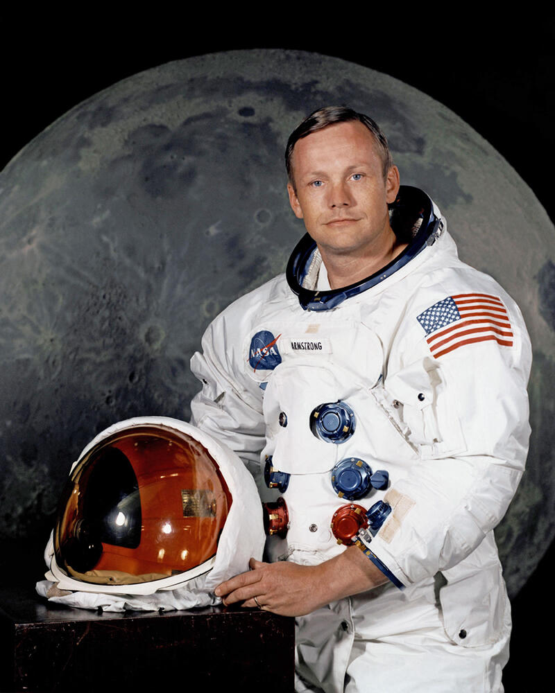 Ai là người đầu tiên bay lên Mặt Trăng?