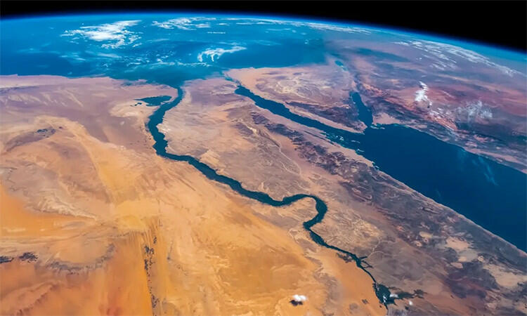 Sông dài nhất châu Phi là?