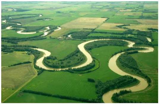 Ảnh hưởng của vị trí địa lí và hình dạng lãnh thổ đến sông ngòi việt nam là