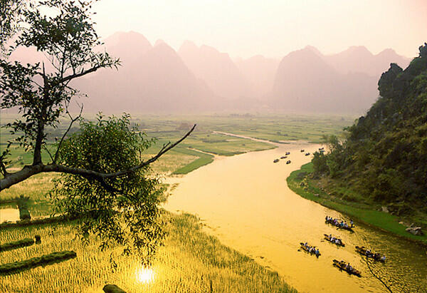 Bạn hình dung thế nào về phong cảnh Hương Sơn qua đoạn thơ?