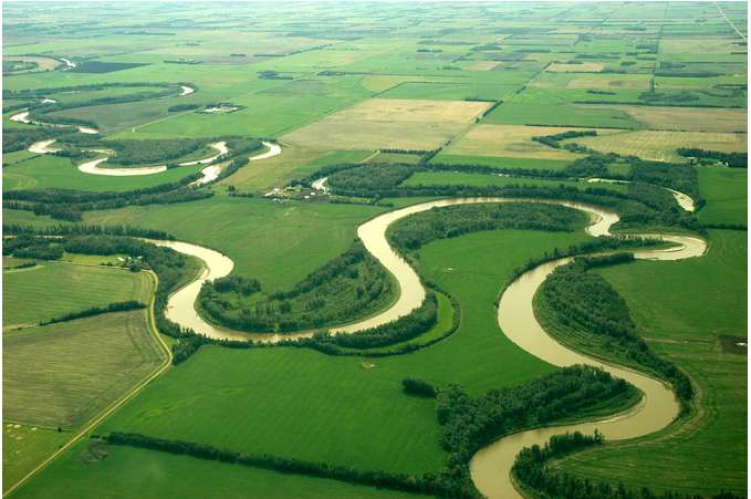 Chế độ nước của hệ thống sông ngòi nước ta phụ thuộc vào
