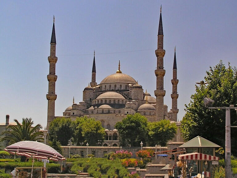 Đặc trưng của kiến trúc đế quốc Ottoman là gì?