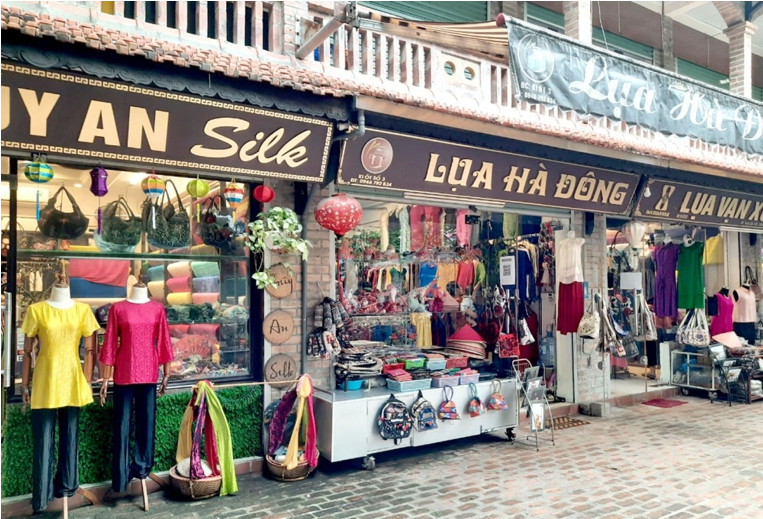 Để phát triển bền vững các làng nghề truyền thống, theo em các làng nghề và thành phố Hà Nội cần có những hành động cụ thể gì?