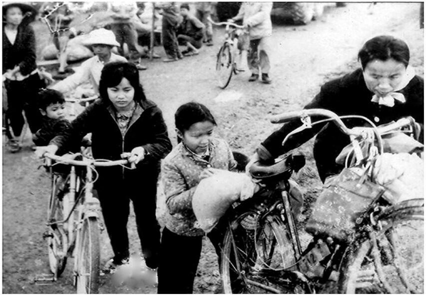 Để phòng, tránh tiến công đường không của địch cần tổ chức sơ tán, phân tán như thế nào?