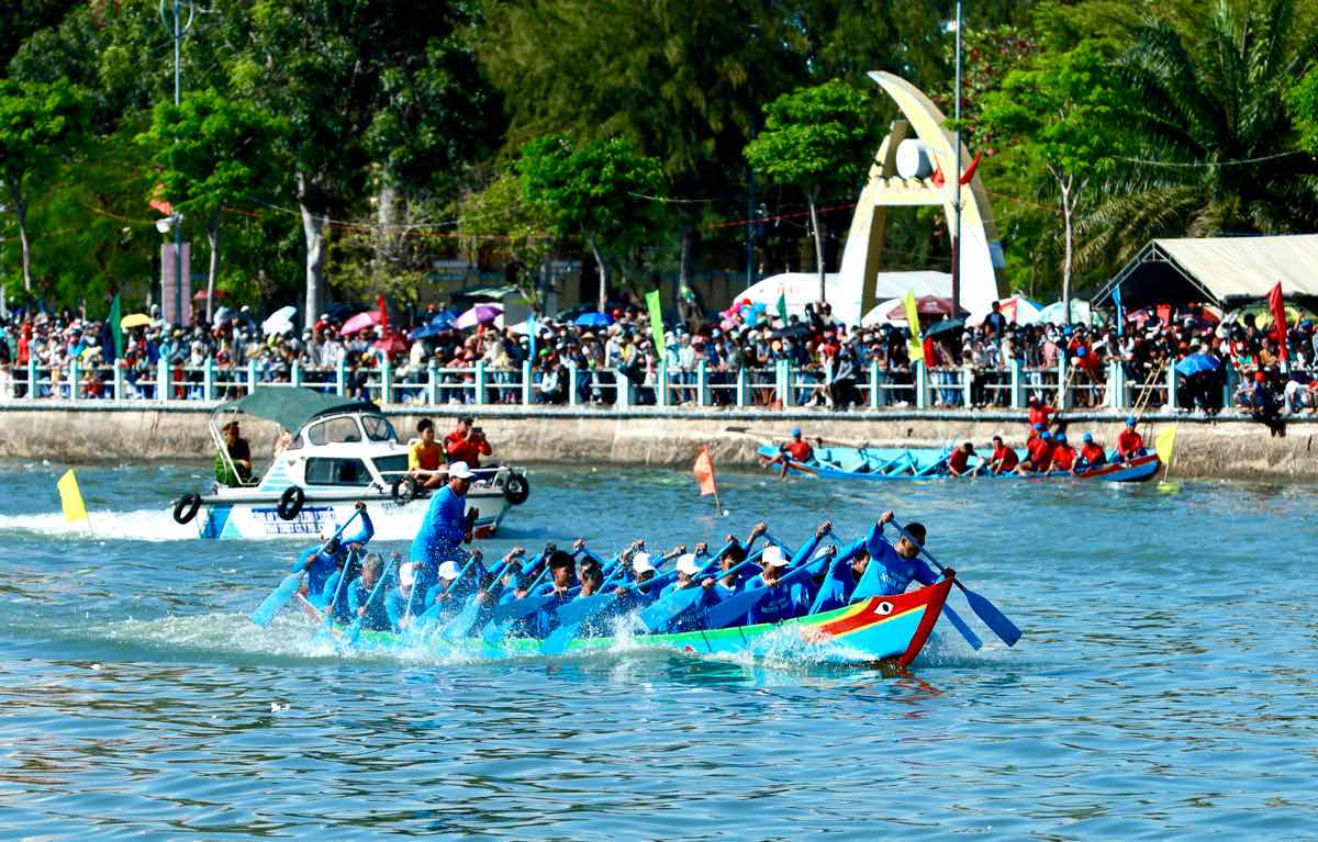 đoạn văn ngắn từ 7 đến 9 câu thuật lại một ngày hội em đã được chứng kiến