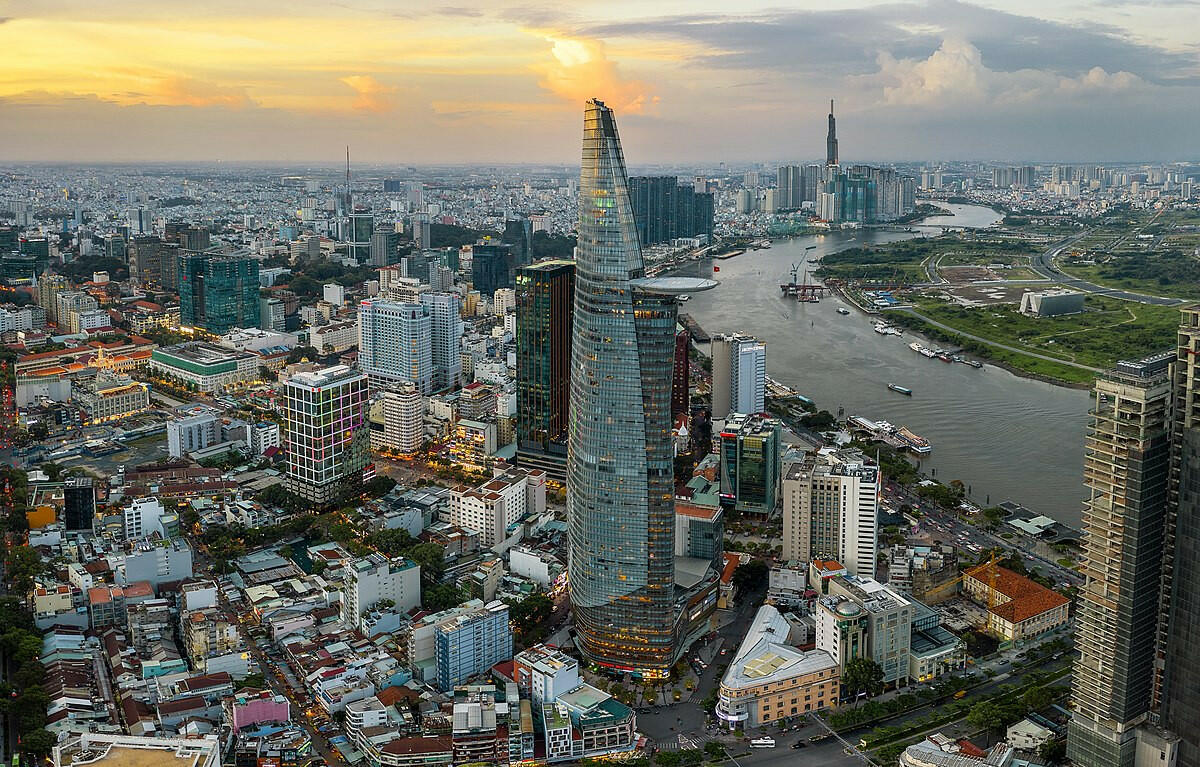 Quá trình tiếp nhận và biến đổi văn hóa của Sài Gòn - Gia Định - Thành phố Hồ Chí Minh có khái niệm là "Hòa nhập không bị hòa tan".