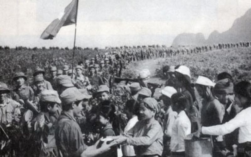 Đọc hiểu Bộ đội về làng của Hoàng Trung Thông