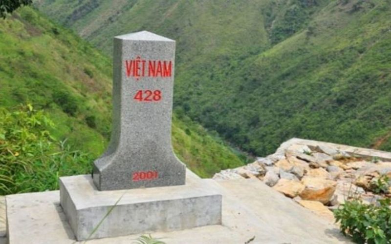 Đọc hiểu Chiều biên giới của Lò Ngân Sủ 