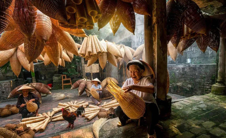 Dựa vào kiến thức đã học và hiểu biết của bản thân, em hãy nêu những giá trị lịch sử và văn hoá truyền thống của Hà Nội mà em biết
