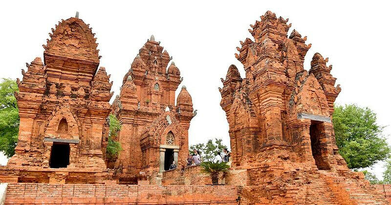 Em hãy cho biết văn minh Chăm-pa được hình thành trên những cơ sở nào?