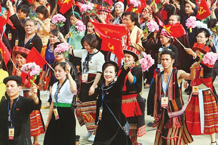 Em hãy nêu những nét đặc trưng về trang phục truyền thống của cộng đồng các dân tộc Việt Nam