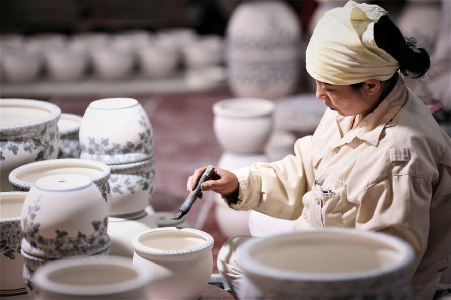 Em hãy tìm hiểu về các hoạt động kinh tế tại địa phương nơi em sinh sống và viết một bài thu hoạch ngắn
