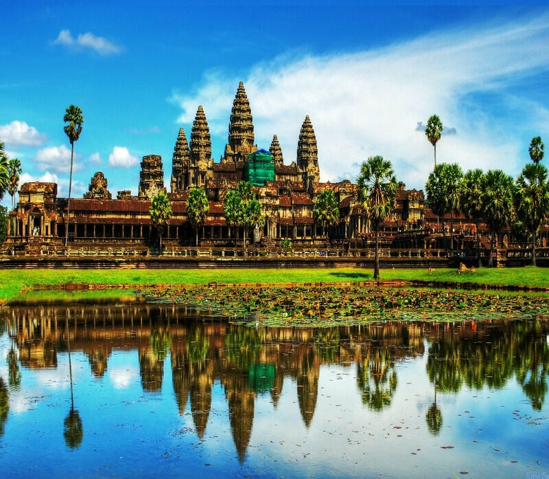 Em hãy trình bày sự tác động của tôn giáo đến các công trình kiến trúc và điêu khắc ở Đông Nam Á