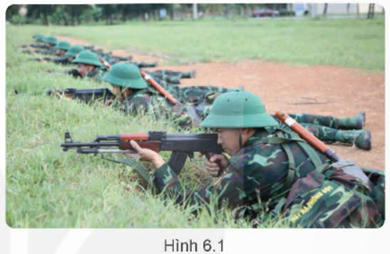 Giải GDQP 12 Bài 6 Kết nối tri thức: Kĩ thuật bắn súng tiểu liên AK