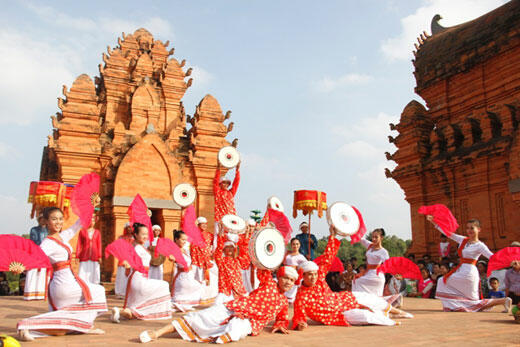 Lễ hội dân gian đặc sắc của dân tộc Chăm ở Ninh Thuận (Tóm tắt, hoàn cảnh st, nội dung, nghệ thuật, sơ đồ tư duy)