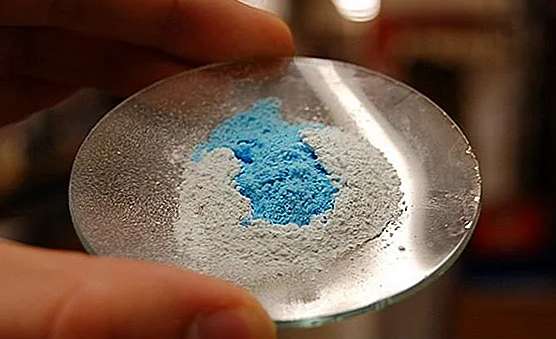 Tìm hiểu công thức hóa học của muối khan đầy đủ và chi tiết nhất