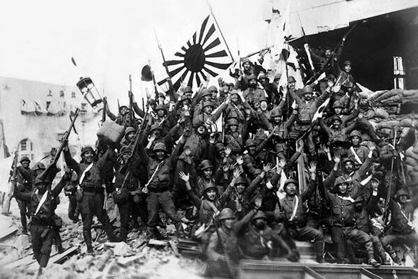 Năm 1945, nhân dân một số nước Đông Nam Á đã tranh thủ yếu tố thuận lợi nào để nổi dậy giành độc lập?