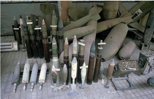 Nêu tác hại của một số loại bom, đạn (GDQP 10)