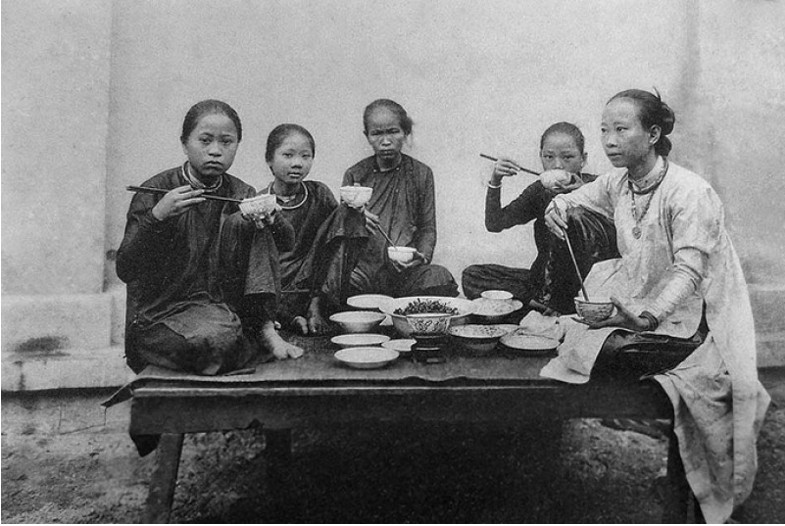 Nghị luận về những vấn đề được nhắc đến trong tác phẩm Hai quan niệm về gia đình và xã hội