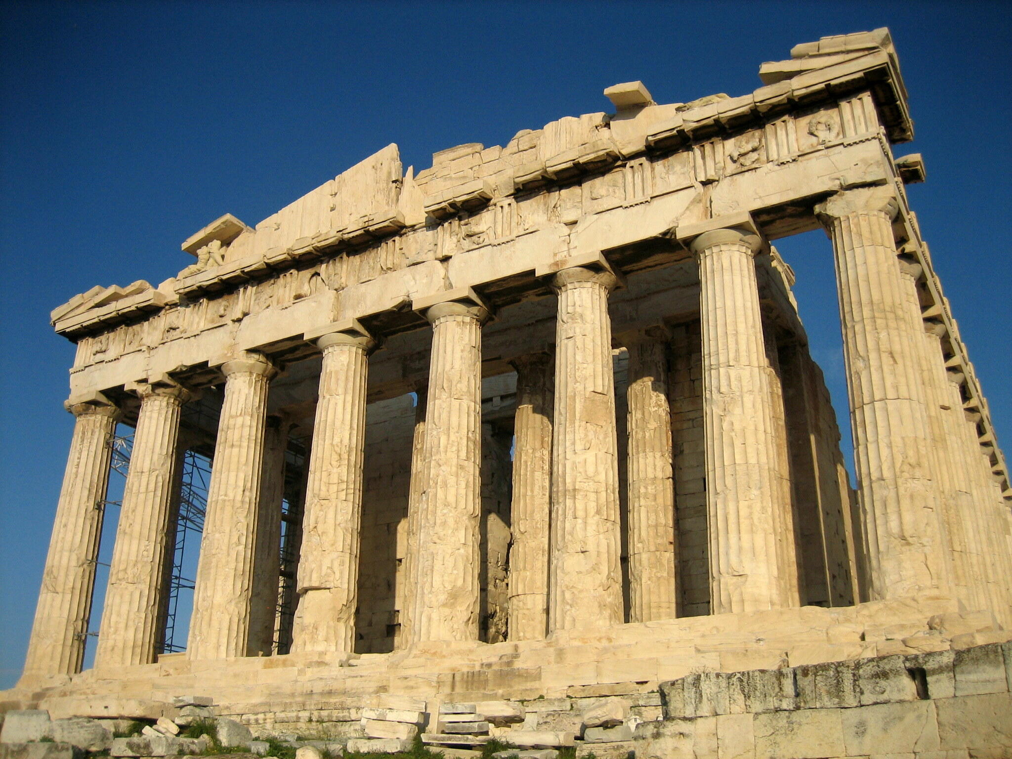 Ở Hy Lạp cổ đại, tổ chức nhà nước theo hai mô hình