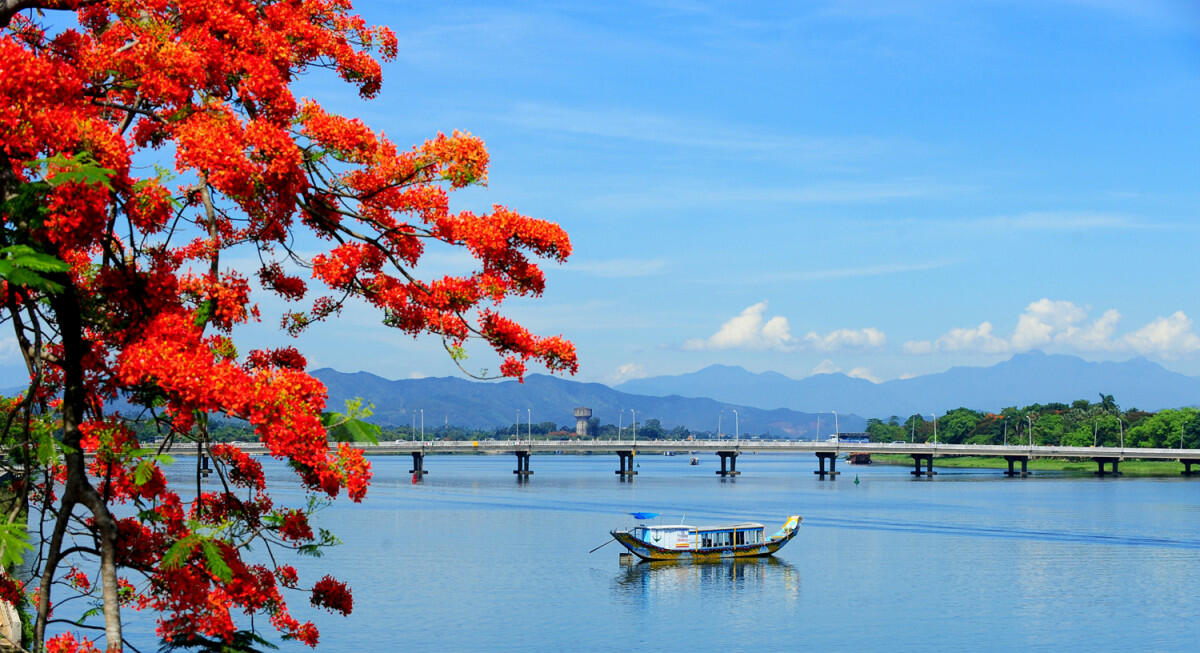 Dàn ý Phân tích sông Hương ở ngoại vi thành phố Huế