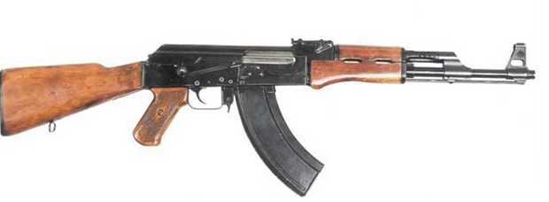Quốc gia nào đã sản xuất, sử dụng phổ biến súng tiểu liên AK trong chiến tranh?