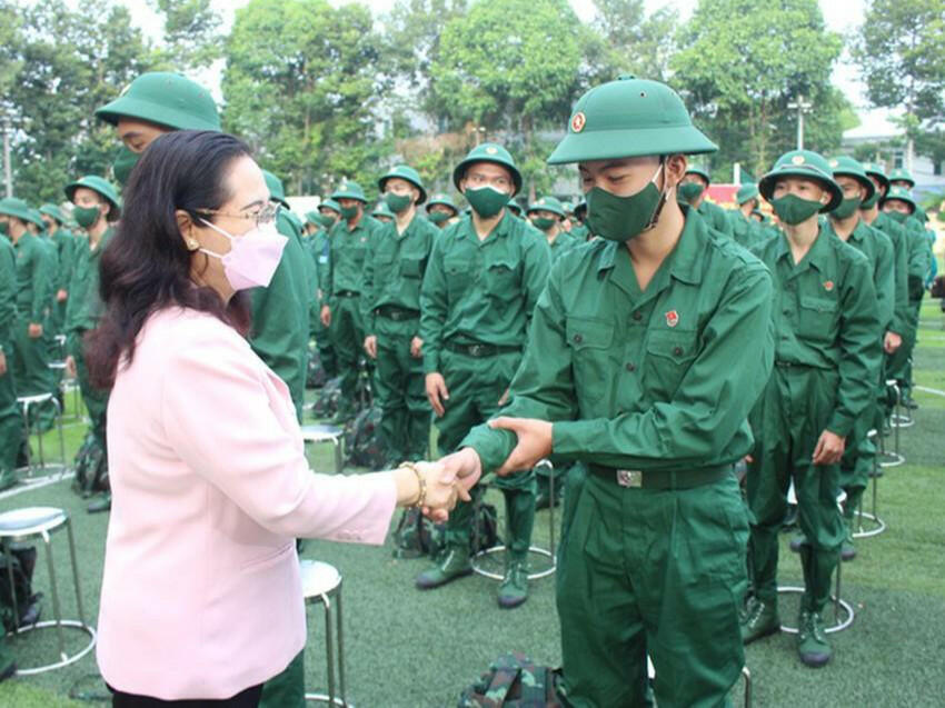 Soạn GDQP 11 Kết nối tri thức Bài 2: Luật nghĩa vụ quân sự và trách nhiệm của học sinh (trang 11)