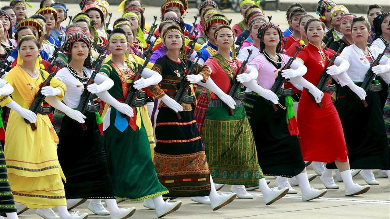 Sự đa dạng trong đời sống tin thần của các dân tộc ở Việt Nam thể hiện như thế nào?