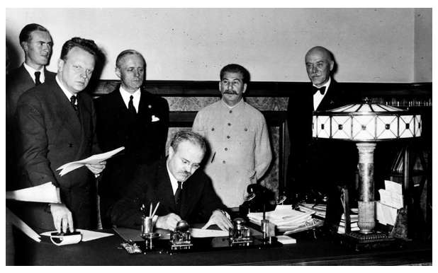 Tại sao Đức kí hiệp ước Xô - Đức không xâm phạm lẫn nhau với Liên Xô?