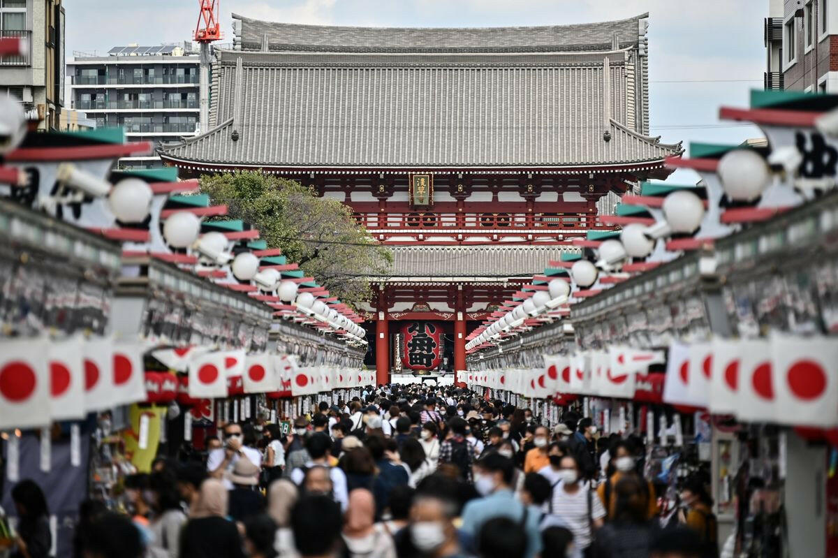 Thu thập thông tin về một trong các vấn đề sau của Nhật Bản: trình độ học vấn, đô thị hoá, cơ cấu dân số theo độ tuổi