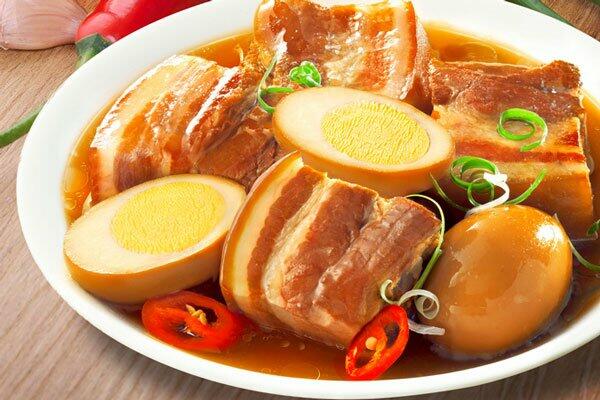 Thịt kho tàu là món ăn truyền thống ở khu vực nào của Việt Nam?
