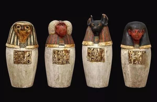 Trong thuật ướp xác của Ai Cập cổ đại, bộ phận nào của cơ thể người được giữ, lại khi người ta tiến hành mổ ướp xác?