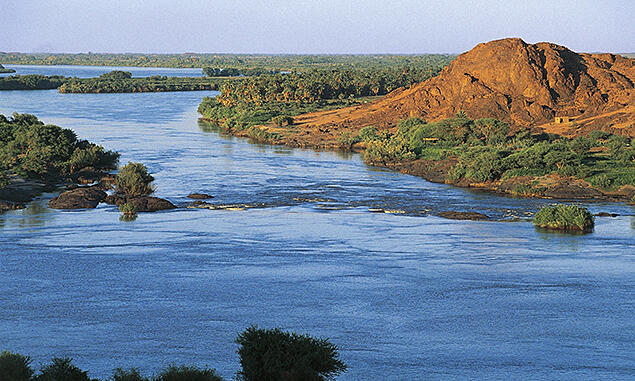 Vì sao mạng lưới sông, hồ ở châu Phi phân bố không đều.
