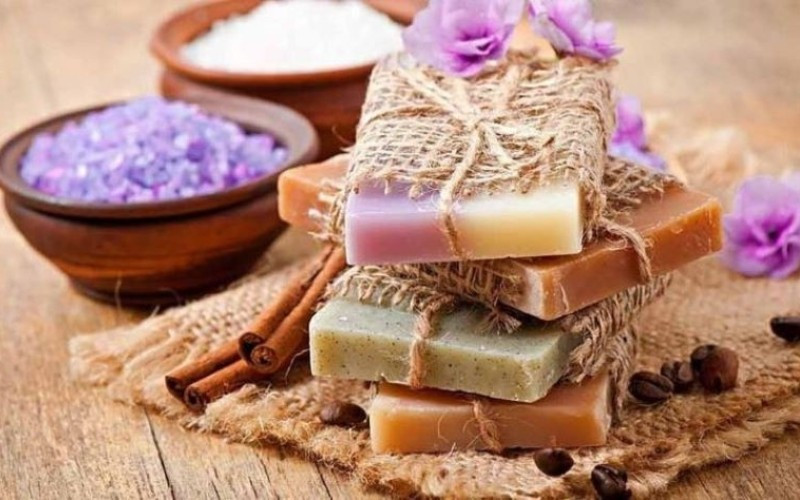 Vì sao xà phòng lại tẩy sạch được các vết bẩn?