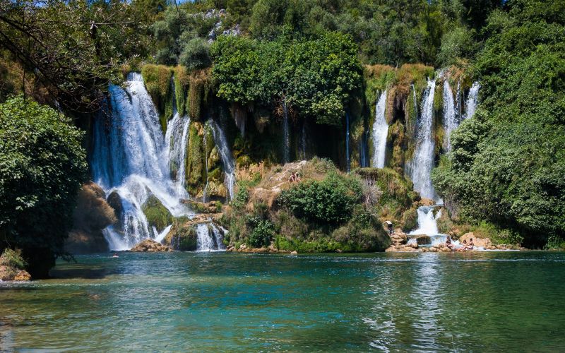 TOP 50 Đoạn văn nghị luận thể hiện niềm giao cảm với thiên nhiên và con người, trong đó có sử dụng các từ ngữ gợi cảm xúc (ngắn gọn, siêu hay)