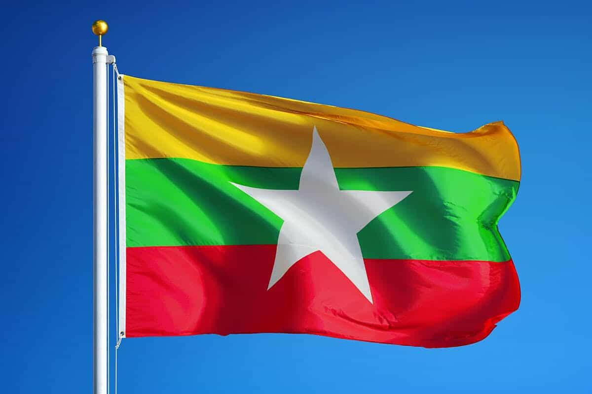 Quốc kỳ Myanmar: Quốc kỳ Myanmar có ý nghĩa rất đặc biệt đối với người dân nước này. Tại Myanmar, quốc kỳ được sử dụng trong nhiều dịp lễ quan trọng cùng với cờ quốc gia. Ảnh quốc kỳ Myanmar tạo nên một cảm giác tự hào và đoàn kết cho người dân trong quá trình xây dựng tương lai.