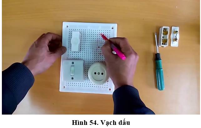 Soạn Công nghệ 9 Bài 8 ngắn nhất: Thực hành: Lắp mạch điện hai công tắc hai cực điều khiển hai đèn (ảnh 6)