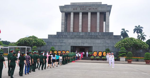 Soạn bài Viếng lăng Bác